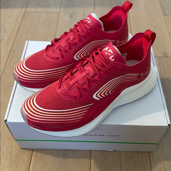 NIB - APL Streamline Sneakers - Size 7 - Picture 1 of 9